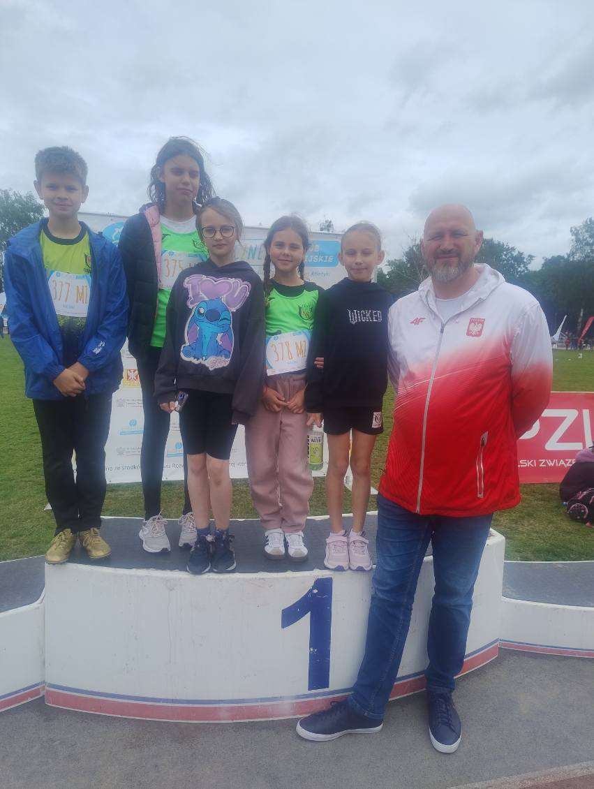 UKS CLAN Ostrołęka w zawodach w Warszawie- Lekkoatletyczne Nadzieje Olimpijskie U12.