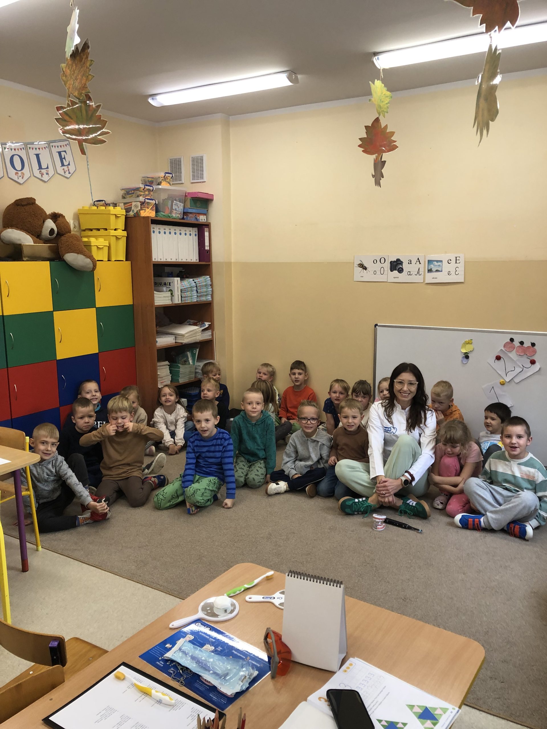SPOTKANIE Z PANIĄ HIGIENISTKĄ STOMATOLOGICZNĄ SPOTKANIE Z PANIĄ HIGIENISTKĄ STOMATOLOGICZNĄ